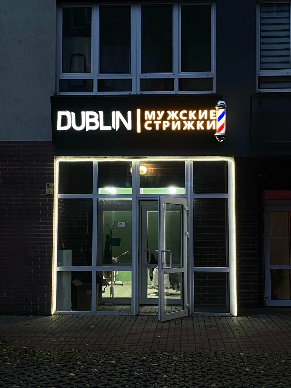 Интерьер барбершопа Dublin